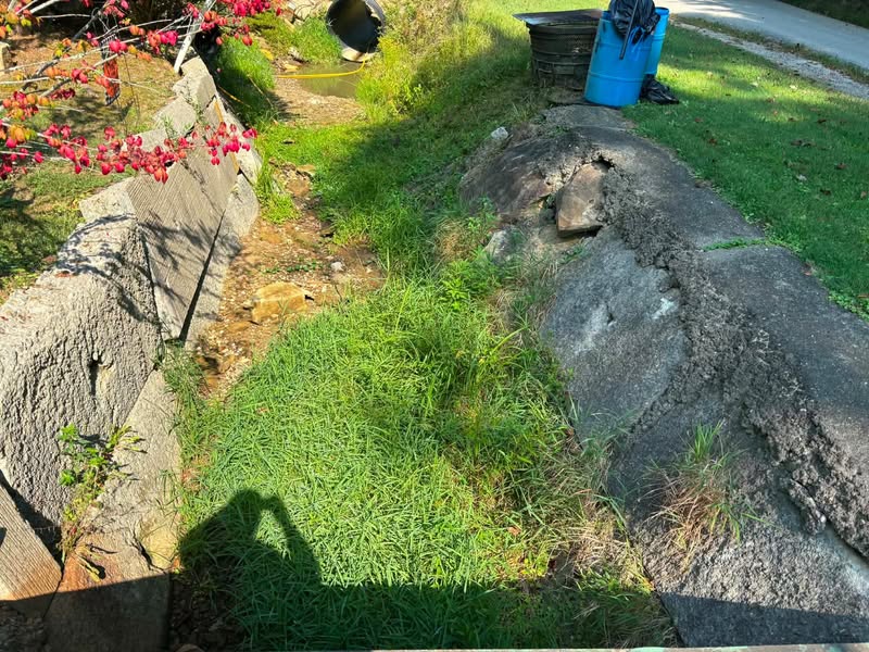 Lawn and garden edge from a grass-cutting job shared by Appalachian Outdoor Services